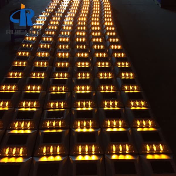 White Motorway Stud Lights Reflector With Anchors For Truck
